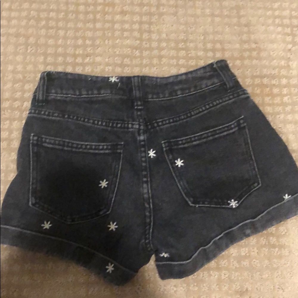 Shorts - Picture 3 of 3